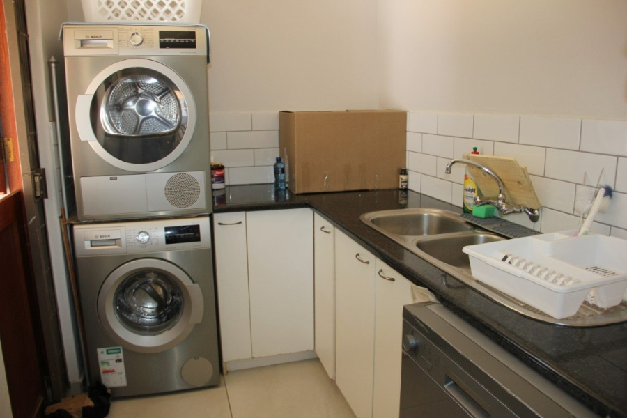 To Let 3 Bedroom Property for Rent in Heldervue Western Cape